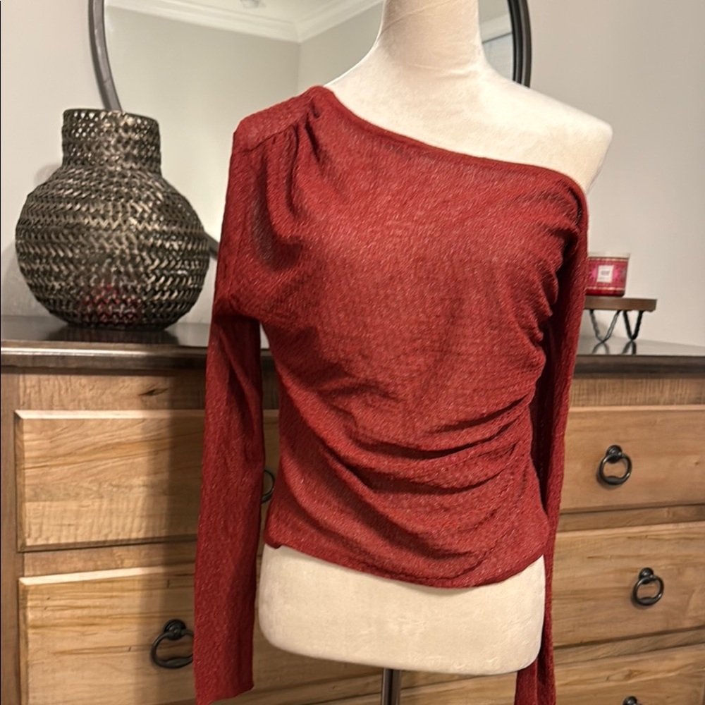 Zara- Red One-Shoulder Long Sleeve Top